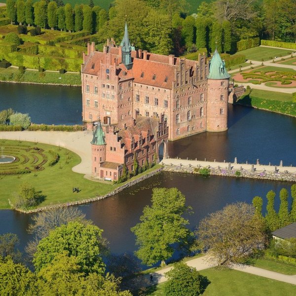 Замок Эгесков в Дании